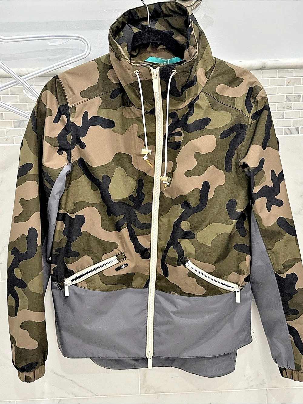 Nobis Camo light down Jacket in Green & Gray, brand new